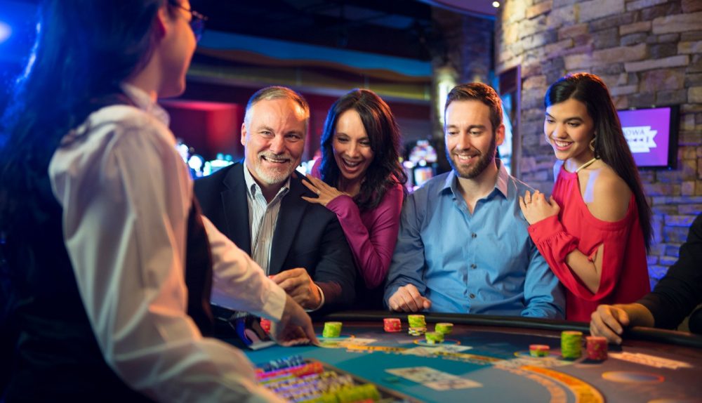 How Online Casino Software Developers Build Interesting and Immersive Games